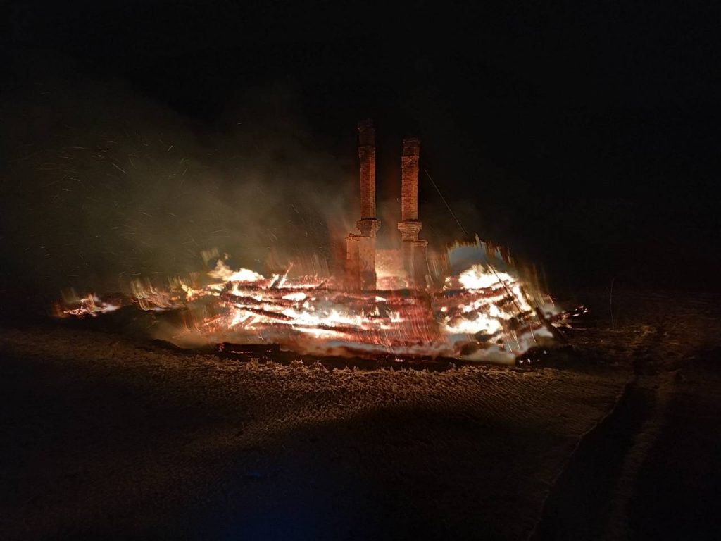 сгоревший частный жилой дом, печка (фото 67.mchs.gov.ru)