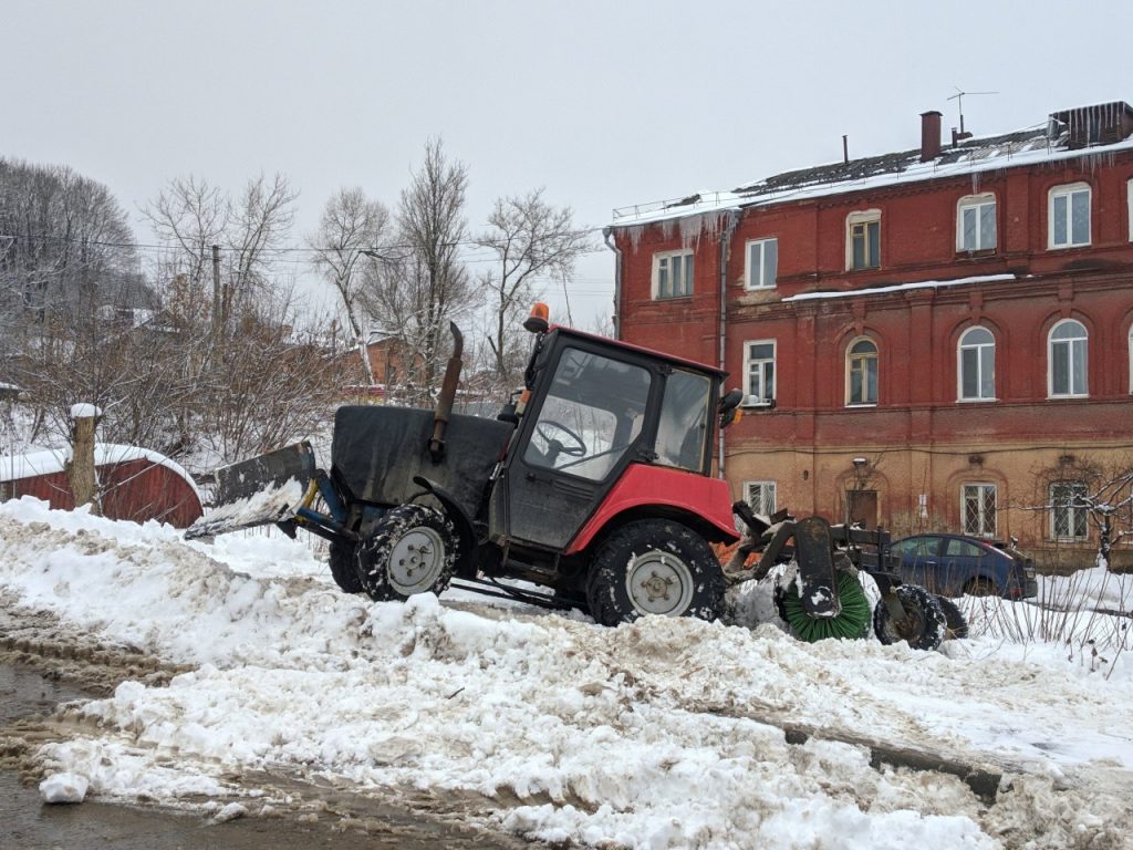 трактор, СпецАвто, уборка снега, тротуар, улица Большая Краснофлотская