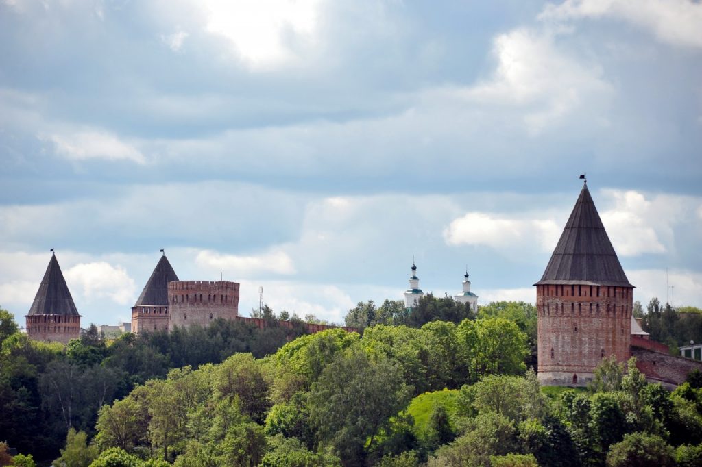 башни Смоленской крепостной стены