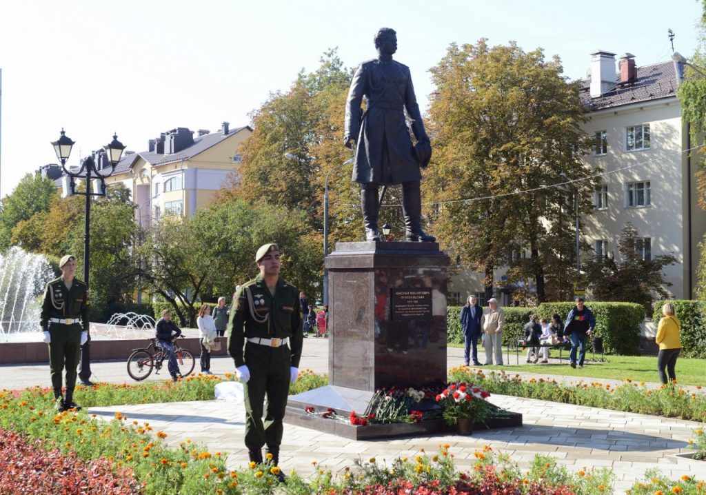 памятник Пржевальскому в Смоленске (фото Светланы Волосевич)