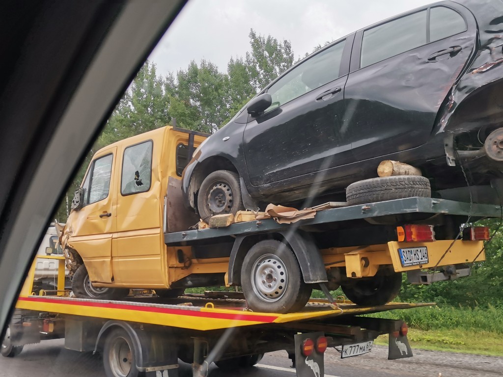 Под Смоленском на М1 произошла жёсткая авария с эвакуатором - Авто |  Информагентство 