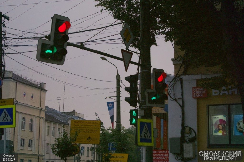 перекрёсток Гагарина-Николаева, светофор, поворот налево, пешеходный переход