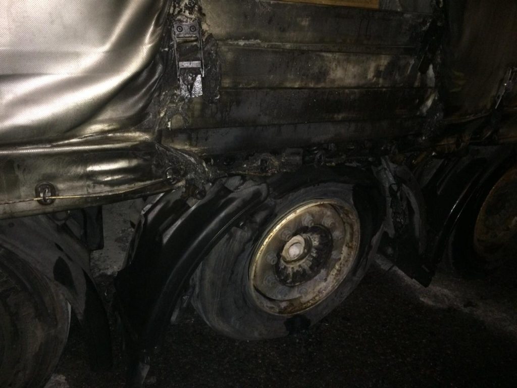 пожар 1.08.2019, Дивасы, Mercedes-Benz Actros, полуприцеп Kogel_2 (фото 67.mchs.gov.ru)
