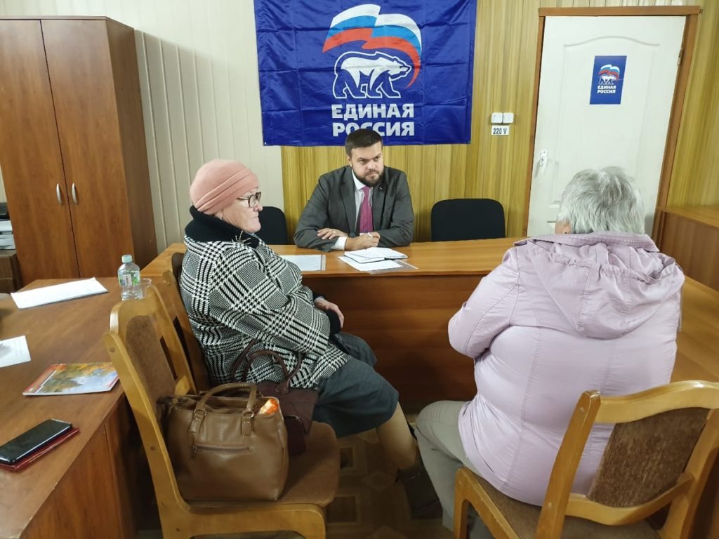 Артём Туров, приём граждан в партийной приёмной ЕР в Кардымовском районе