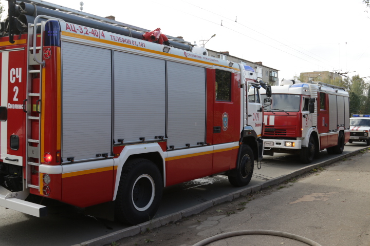 пожарные машины (фото пресс-службы ГУ МЧС по Смоленской области)