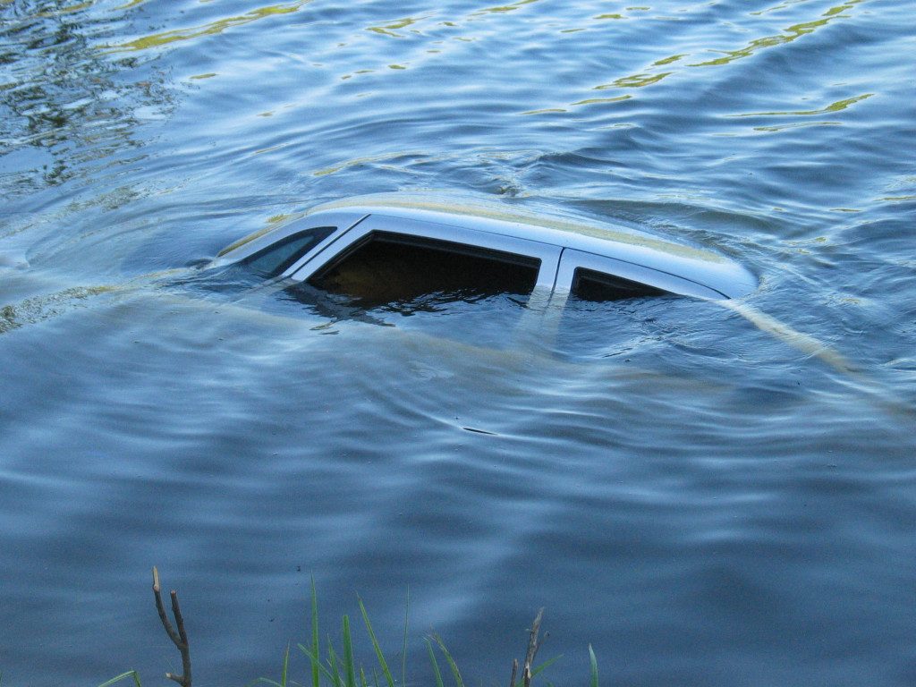 авто в воде