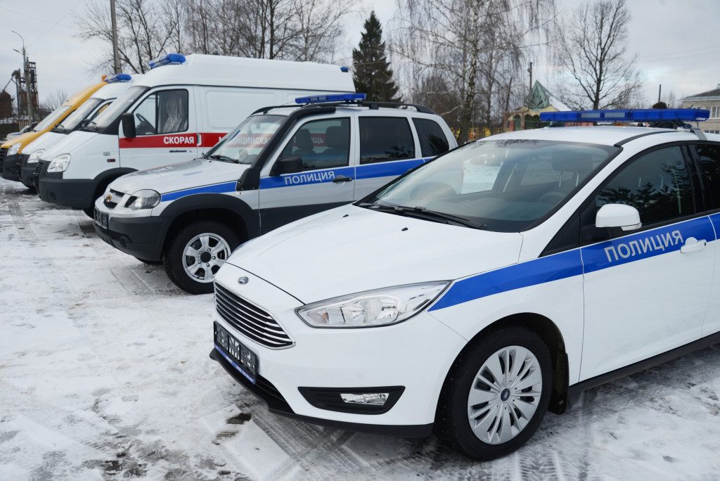 скорые, детский микроавтобус, полицейские машины, Новодугинский район, Володин (1)