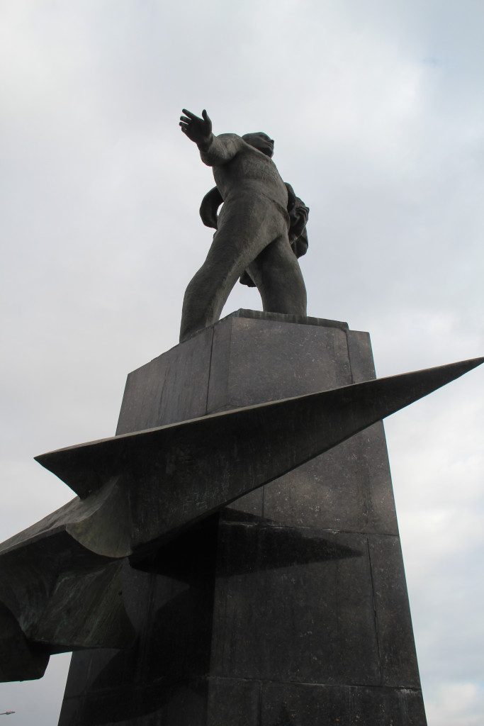 памятник Гагарину, Красная площадь в Гагарине