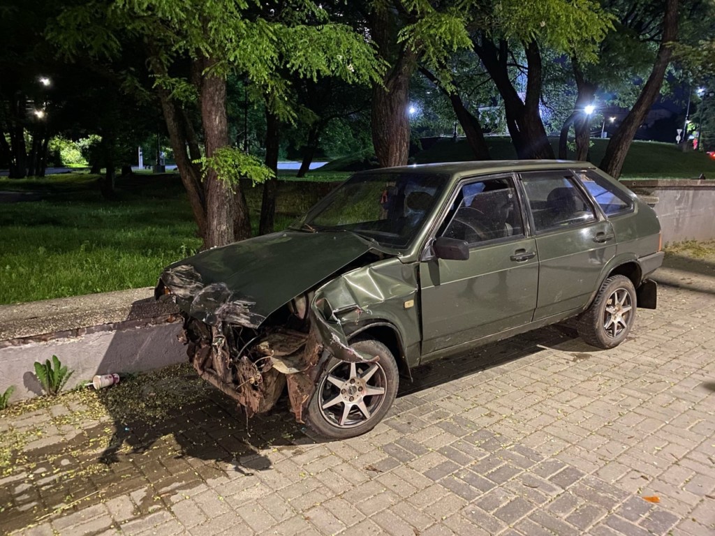 В центре Смоленска столкнулись «ВАЗ» и «УАЗ» - Авто | Информагентство 