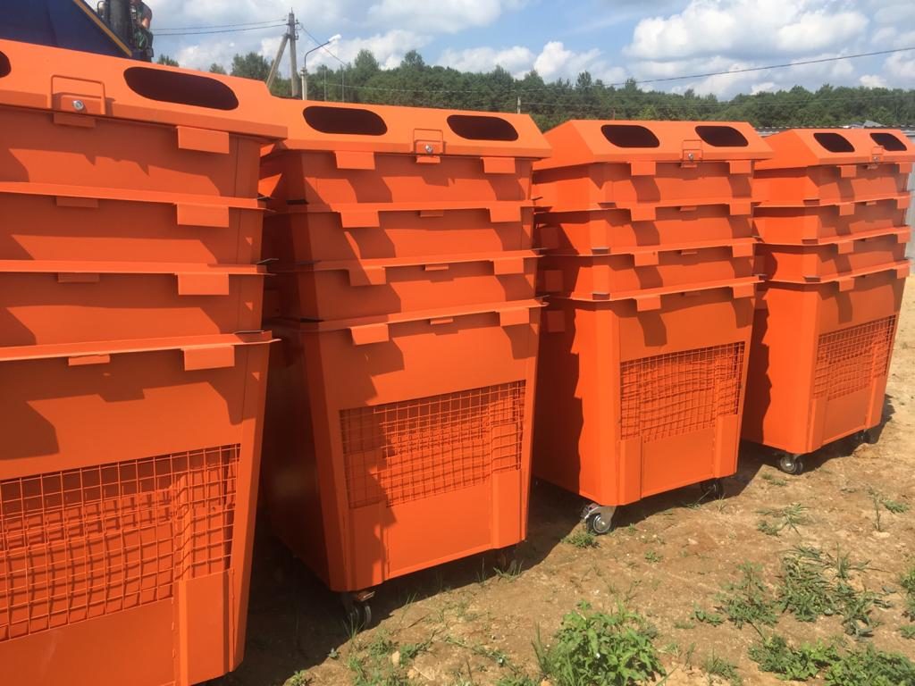 специальные контейнеры для пластиковых отходов (фото СпецАТХ)