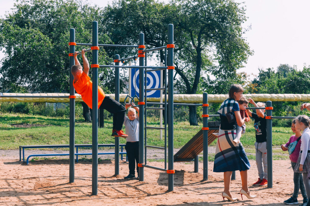 спортплощадка школы №1 в Дорогобуже (фото admin-smolensk.ru)