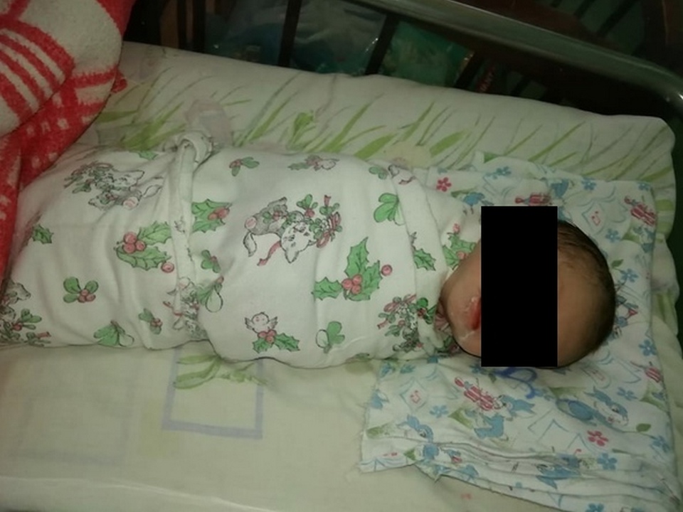 оставлённый ребёнок, приёмный покой, Вяземская больница (фото vk.com public135810892)