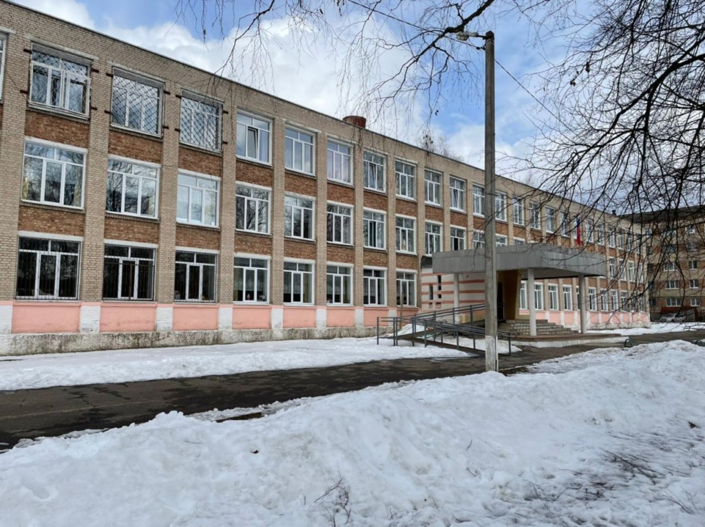 школа №2 посёлка Верхнеднепровский (фото smolensk.sledcom.ru)