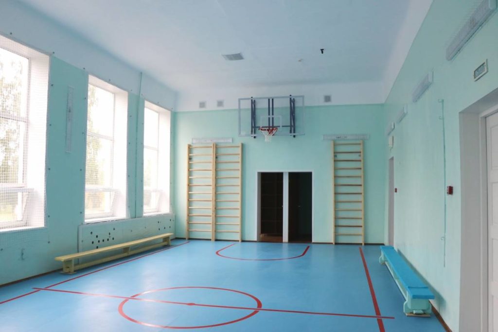 спортзал школы №4 Ярцева (фото smolensk.er.ru)
