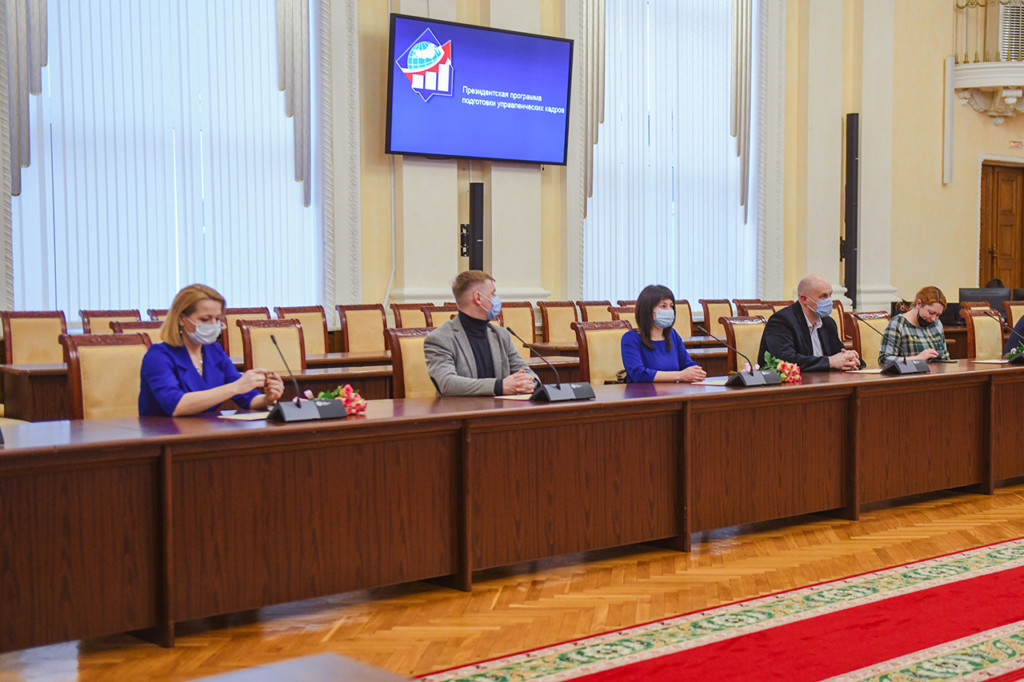 смоленские выпускники президентской программы подготовки управленческих кадров (фото admin-smolensk.ru)