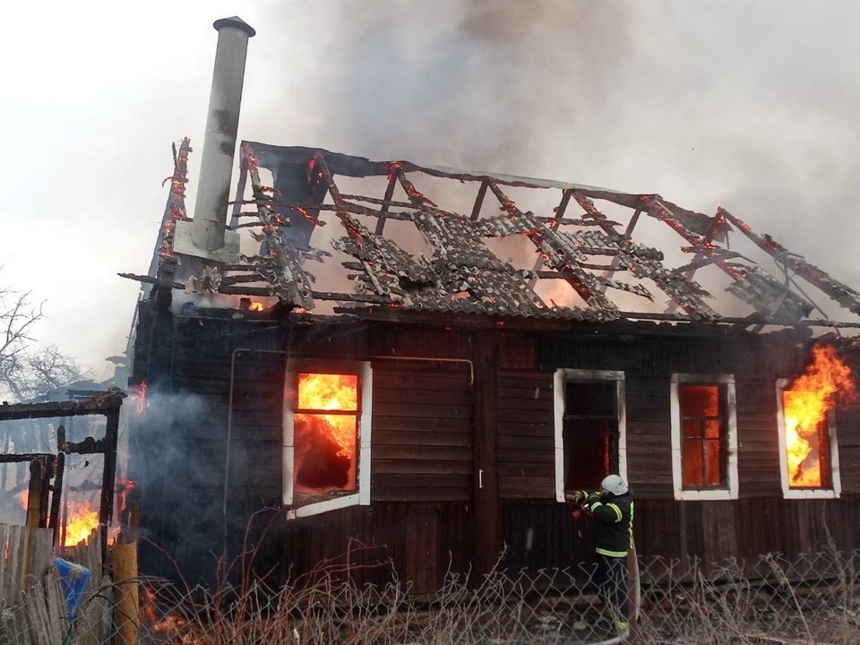 пожар 7.3.2022, Березино, частный дом (фото 67.mchs.gov.ru)
