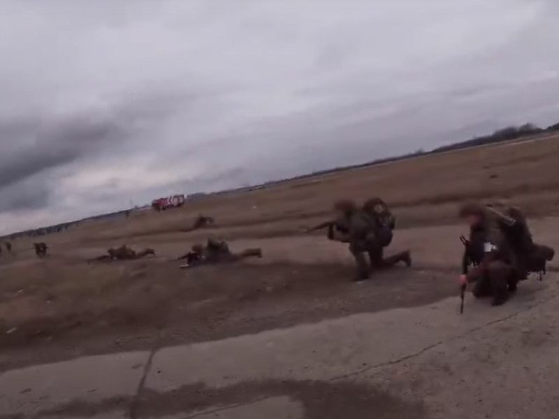 российские десантники взяли военный аэродром Украины