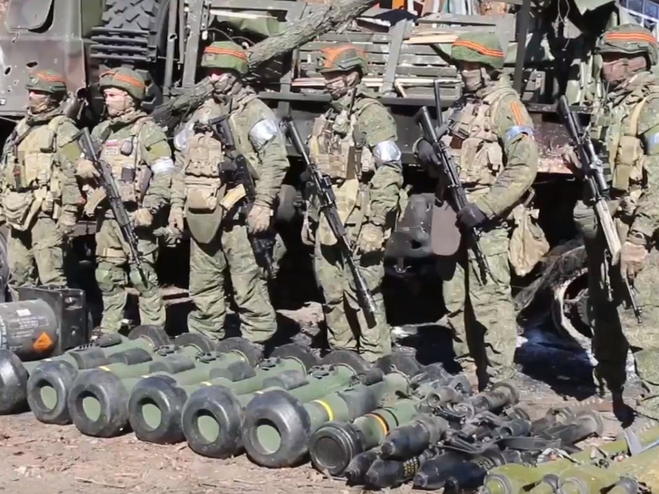 российские десантники захватили под Киевом противотанковые комплексы, ручные гранатометы и ПЗРК западного производства