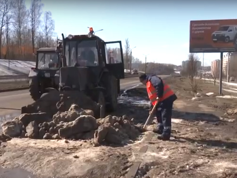 уборка снега на проспекте Строителей, март 2022
