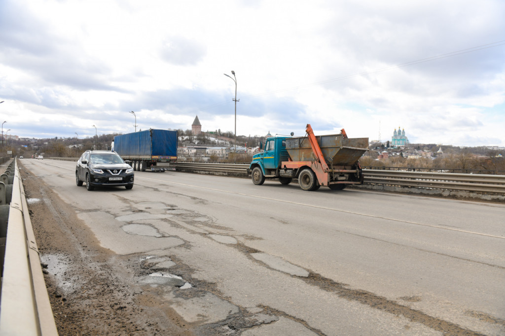 Крестовоздвиженский мост, апрель 2022 (фото admin-smolensk.ru)