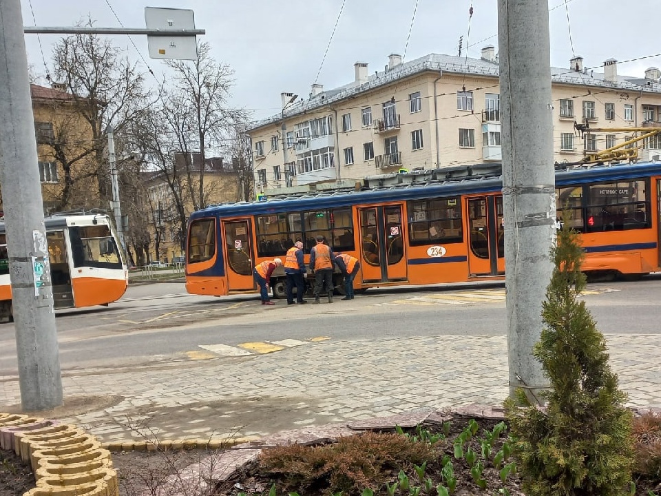 сход трамвая с рельсов 16.4.2022 (фото vk.com vanaysheter)