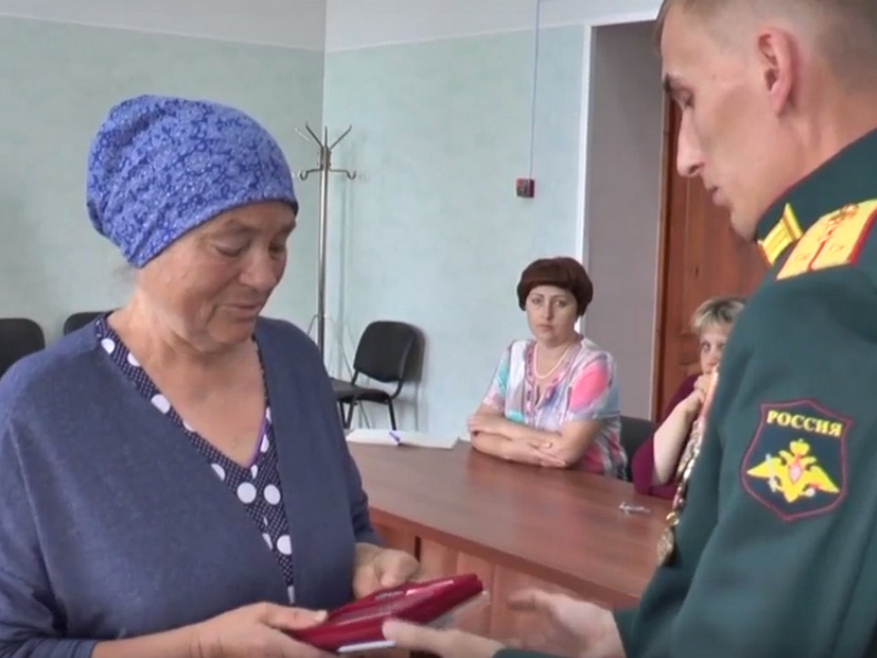 вручение Ордена Мужества в Ельне 17.6.2022 матери Ивана Вицкопа, погибшего в ходе спецоперации на Украине