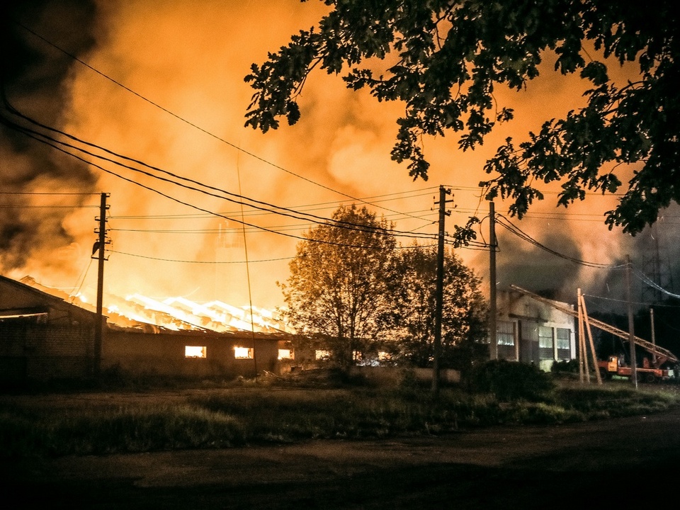 пожар 27.7.2022, производство стройматериалов в Пригорском