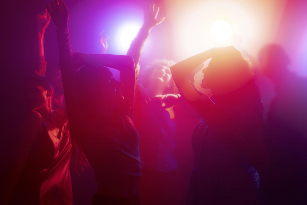 nightlife-with-people-dancing-club