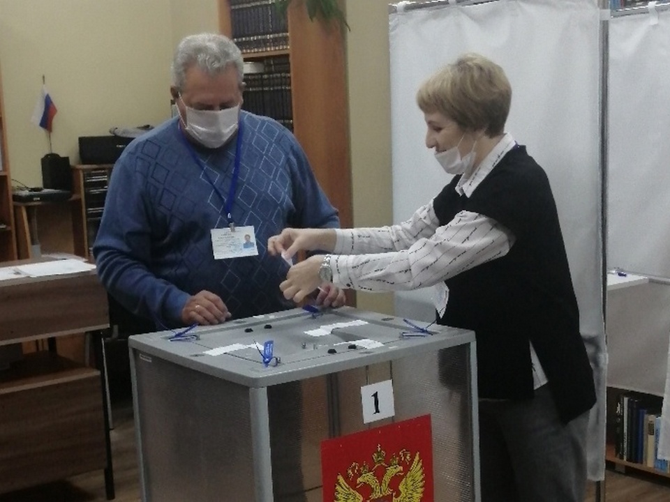 единый день голосования 11.9.2022, выборы в Смоленской области, избирательная урна, опечатывание