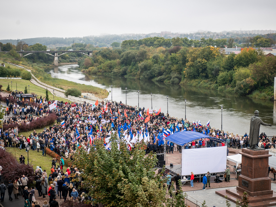 митинг в Смоленске в поддержку референдумов Новороссии
