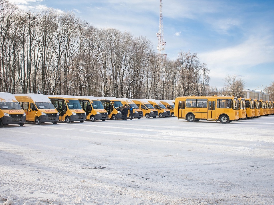 передача 39 автобусов 1.12.2022 образовательным учреждениям Смоленской области