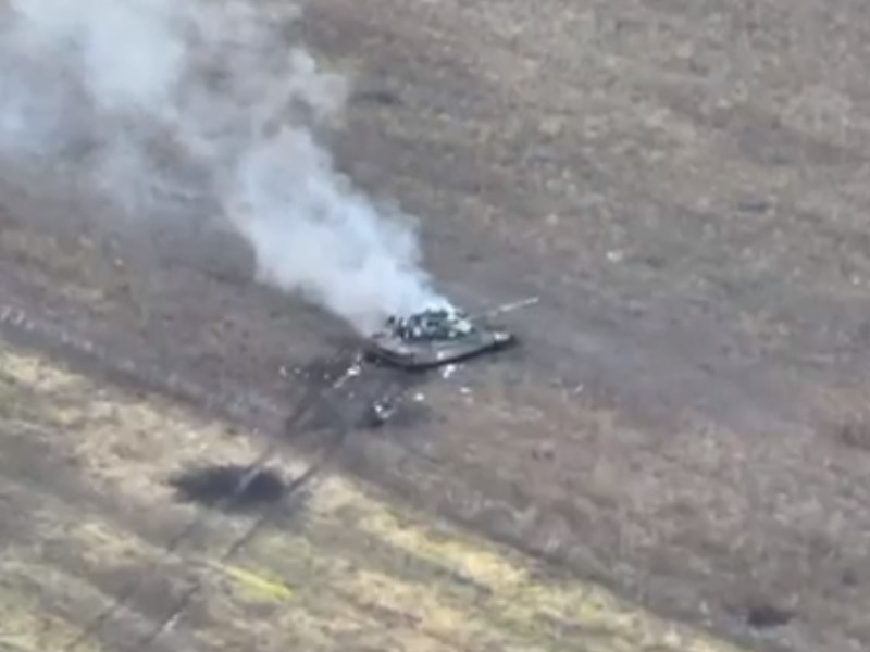 уничтоженный смоленскими мотострелками украинский танк, кадр телеграм-канала Старше Эдды