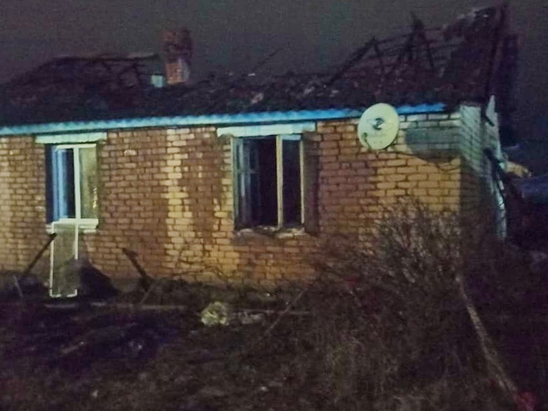 пожар 4.1.2023 в частном доме, Печерск, улица Текстильщиков (фото 67.mchs.gov.ru)