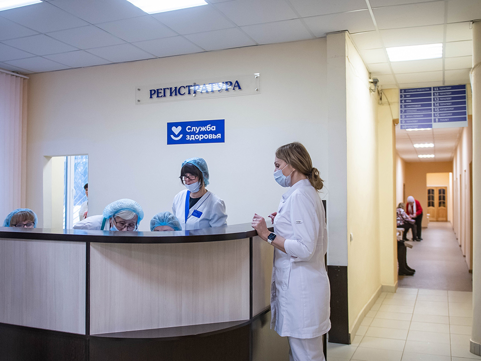 регистратура восьмой поликлиники Смоленска, январь 2023 (фото admin-smolensk.ru)