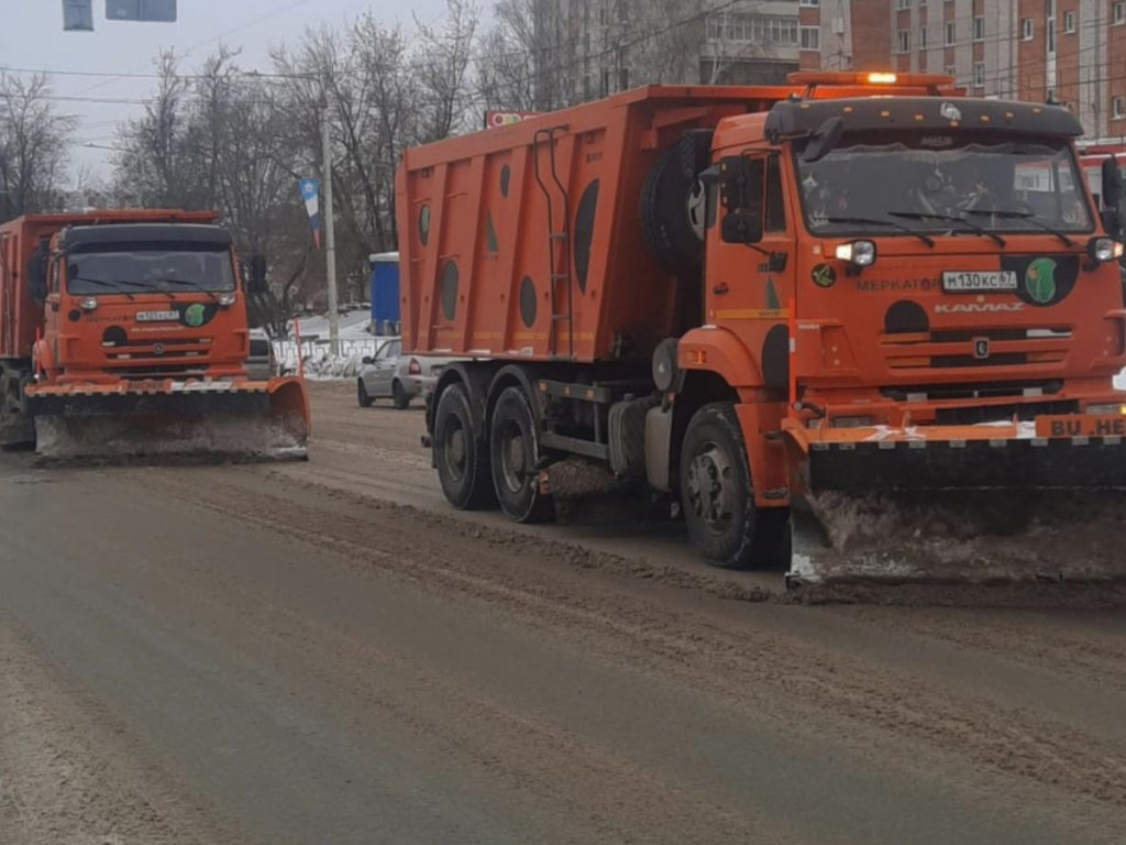 уборка снега на проспекте Гагарина, январь 2023