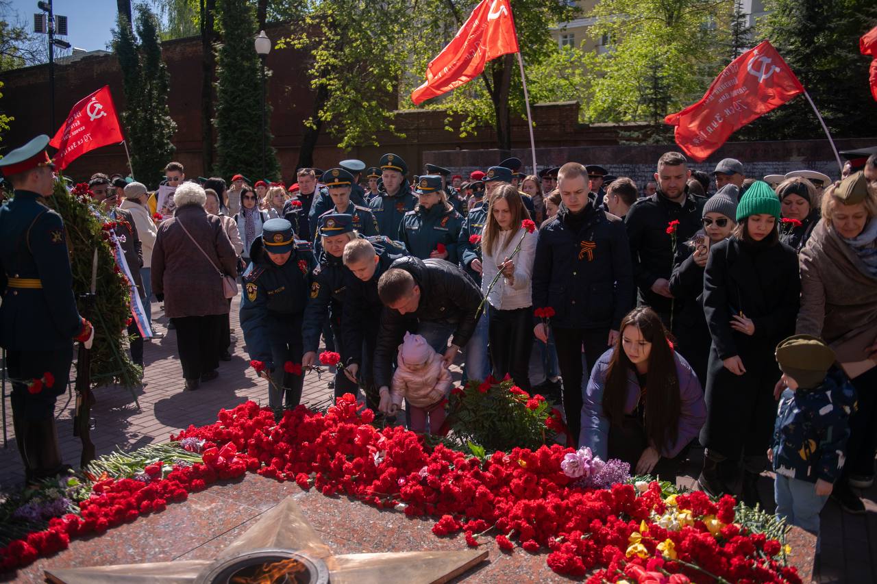 Василий Анохин вручил медаль «Золотая Звезда» семье погибшего на СВО Андрея  Блохина - Власть | Информагентство 