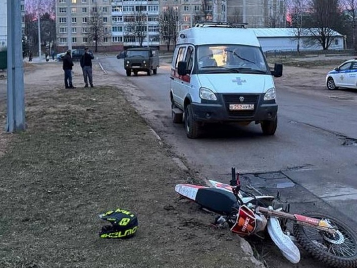 ДТП с 17-летним мотоциклистом 1.4.2025, УАЗ, Ярцево, Ольховская, 7