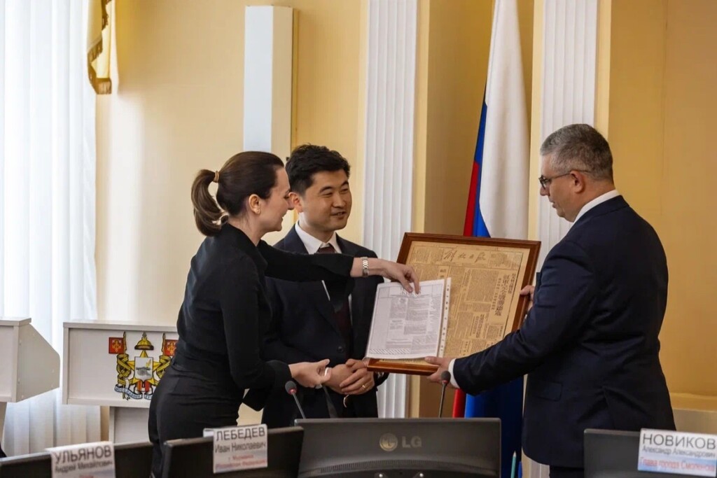 делегация из китайского Цуйфу, Новиков