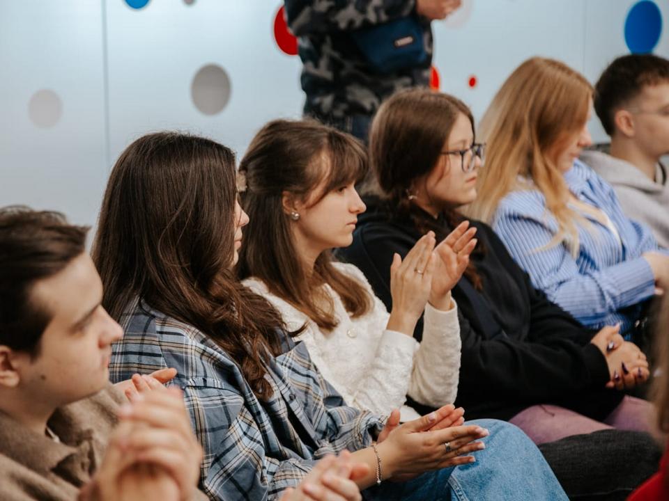 студенты СмолГУ, будущие журналисты, показ фильма ГТРК о Гацкевиче