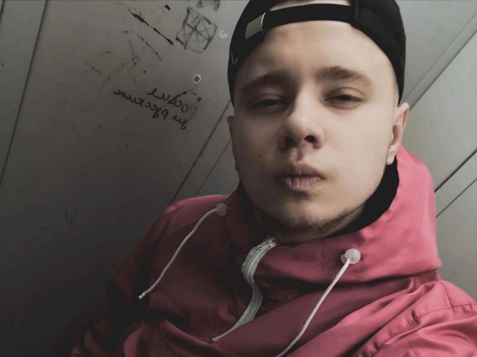 жертва поножовщины с мигрантами в Вязьме Артём