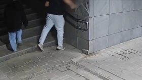 вандал на площади Победы