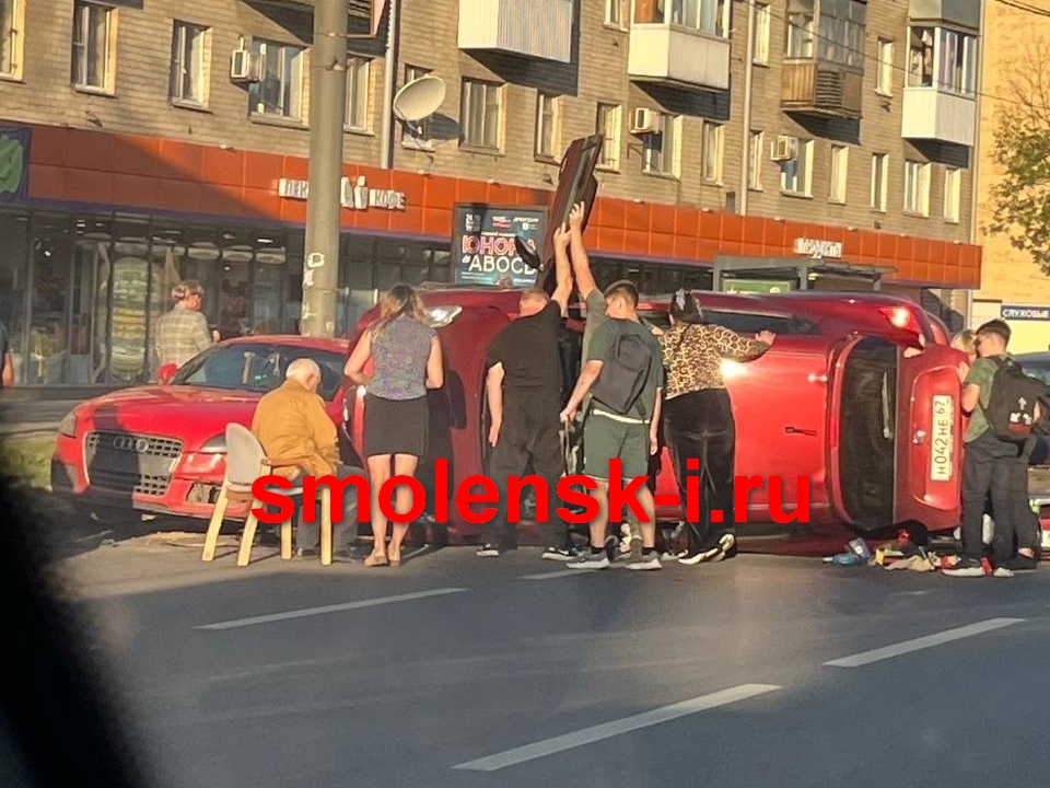 опрокидывание Nissan Juke, ДТП, Кирова, напротив физдиспансера