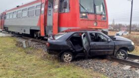 столкновение легковушки и поезда под Рудней