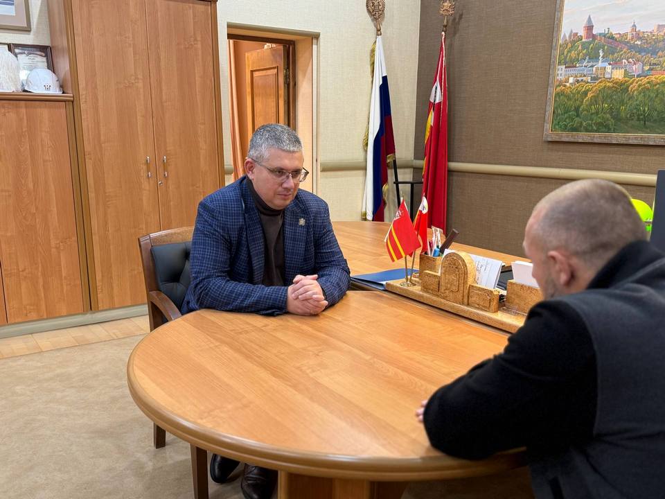 Новиков, встреча с местным депутатом Жолобовым, фото мэрии