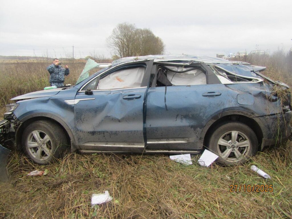 опрокидывание Киа Соренто 27.10.2025, 4 км Гагарин-Пышково, фото ГАИ