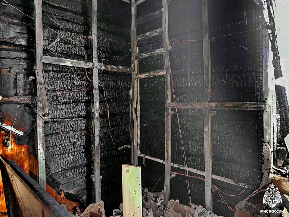 пожар, частный дом, 1-й Средне-Профинтерновский переулок, фото МЧС