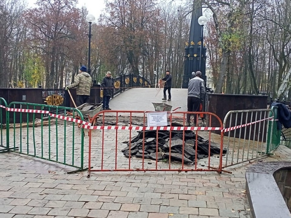 закрытый на ремонт Горбатый мост, фото МБУК Дирекция парков