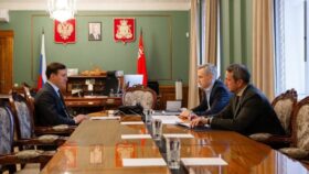 Василий Анохин с председателем правления компании "АЛРОСА" Павлом Маринычевым