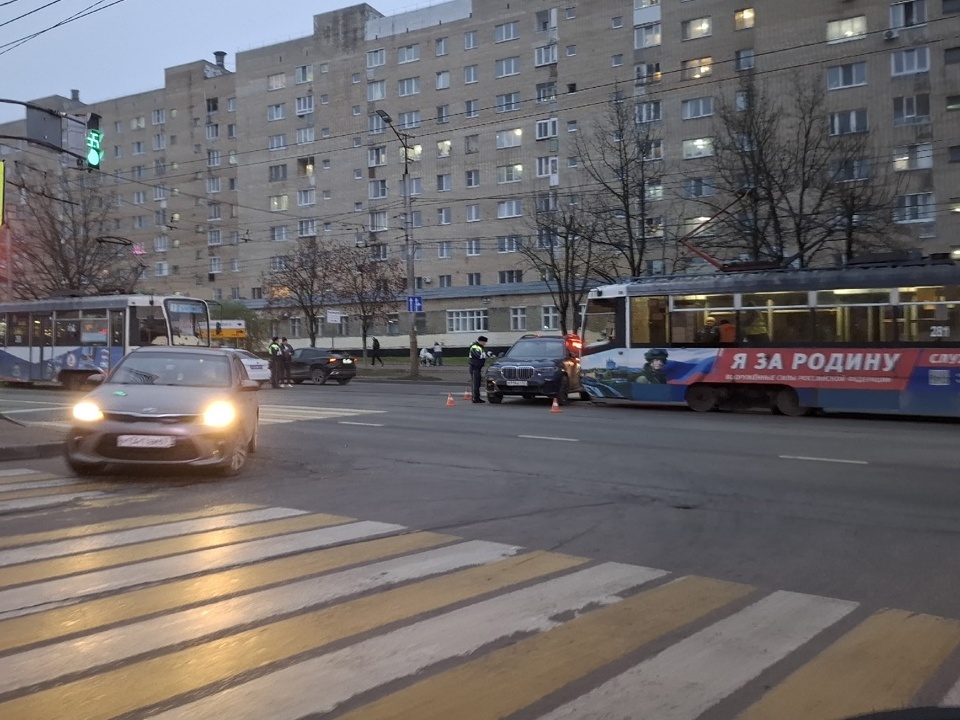 ДТП с трамваем, ул. 25 Сентября, BMW, фото vk.com ivanishkin