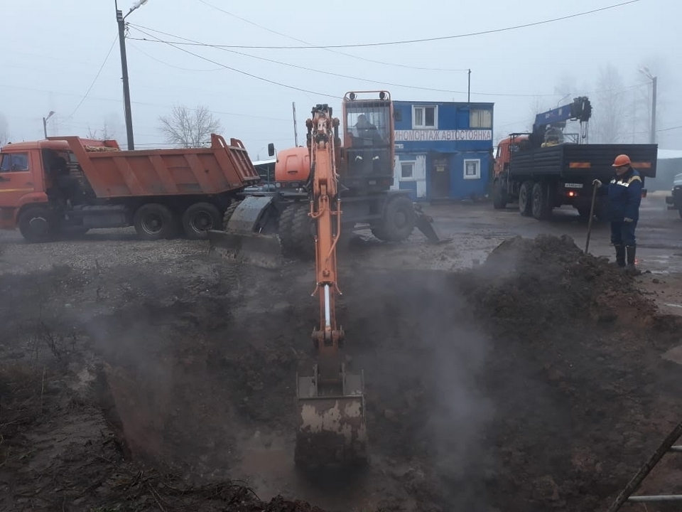 коммунальный раскоп на месте аварии магистральной теплосети Смоленской генерации на ул. 25 Сентября, фото РИР Энерго